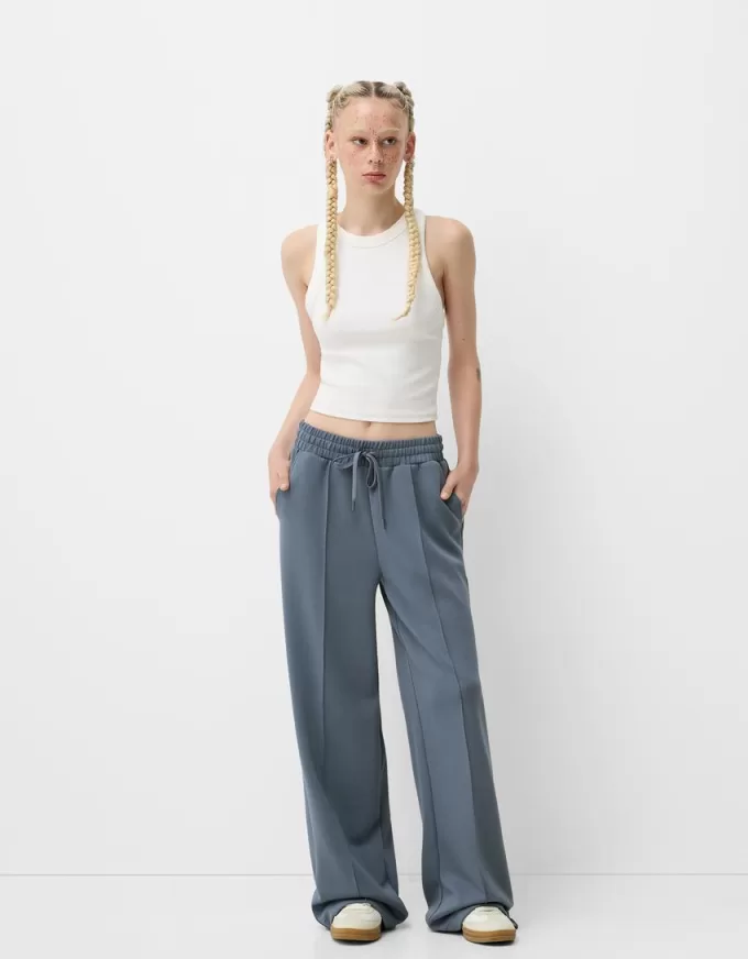 Pantaloni largi, moi