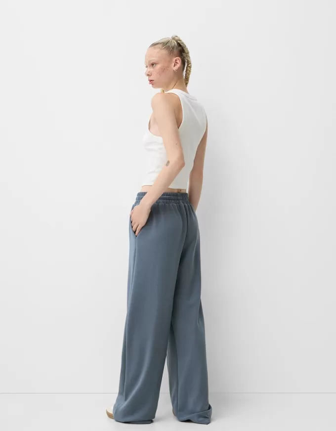 Pantaloni largi, moi