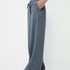 Pantaloni largi, moi
