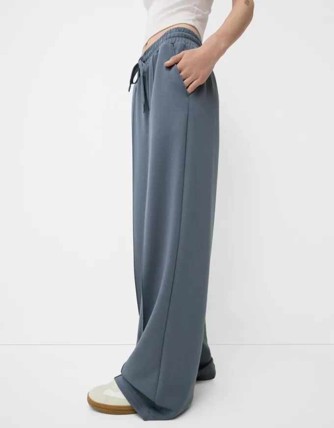 Pantaloni largi, moi