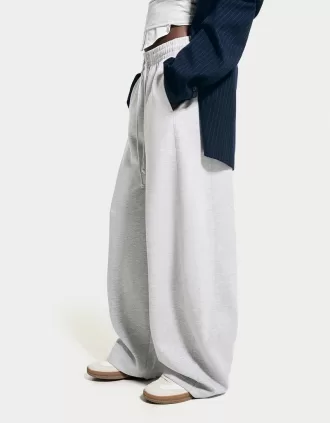 Pantaloni largi, moi