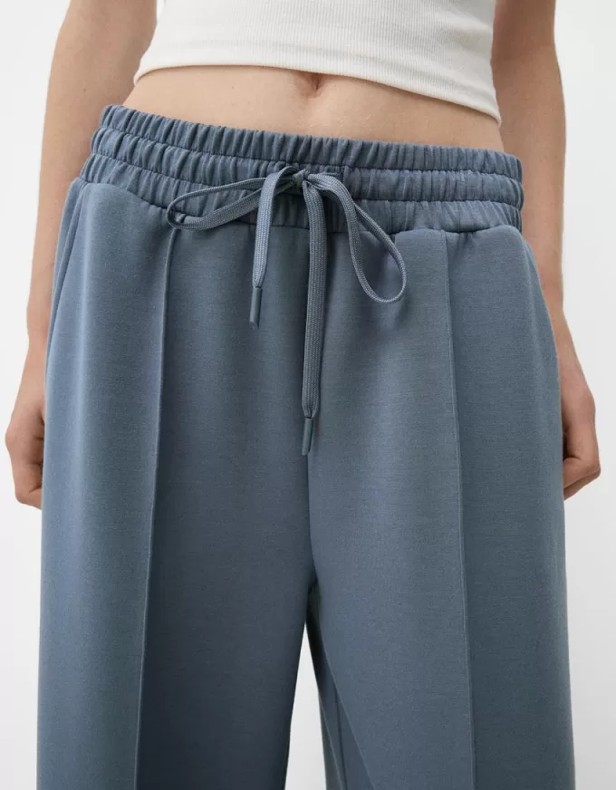 Pantaloni largi, moi