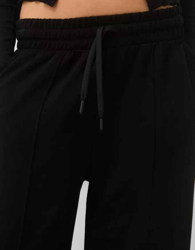 Pantaloni largi, moi Pantaloni largi, moi