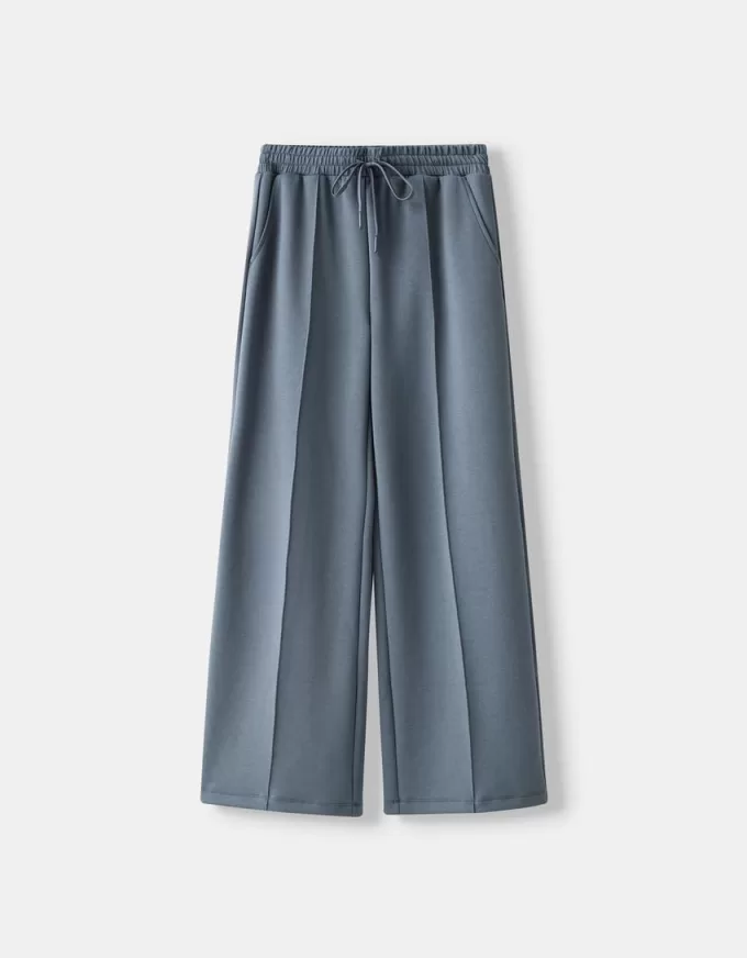 Pantaloni largi, moi