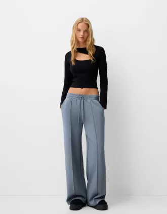 Pantaloni largi, moi