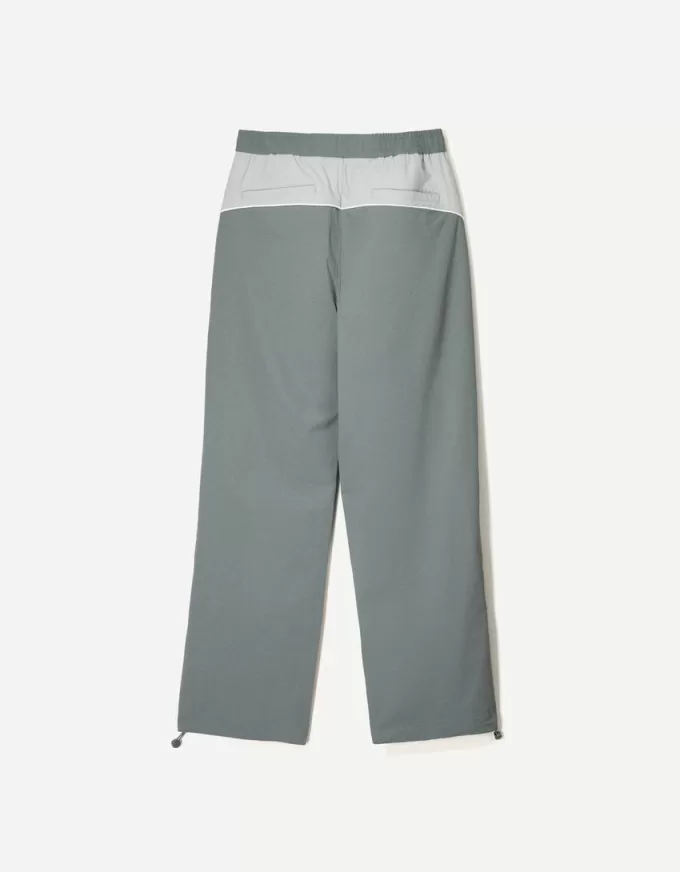 Pantaloni largi tehnici Pantaloni largi tehnici