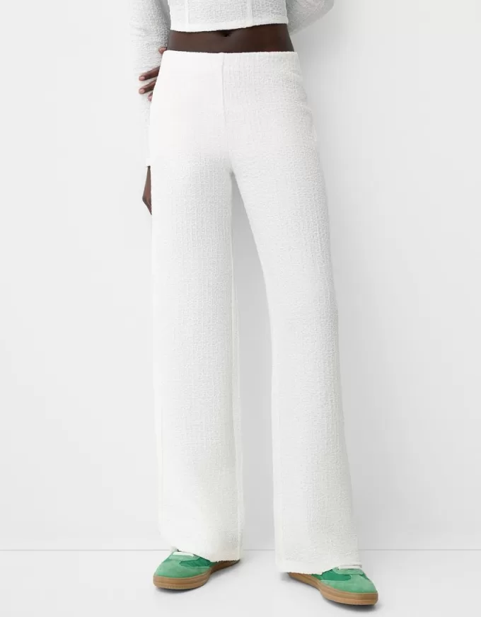 Pantaloni lați cu relief în relief Pantaloni lați cu relief în relief