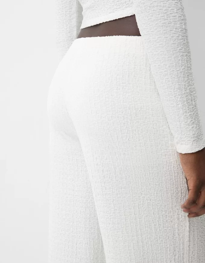 Pantaloni lați cu relief în relief Pantaloni lați cu relief în relief