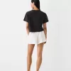 Pantaloni scurți cu detaliu elastic în talie Pantaloni scurți cu detaliu elastic în talie