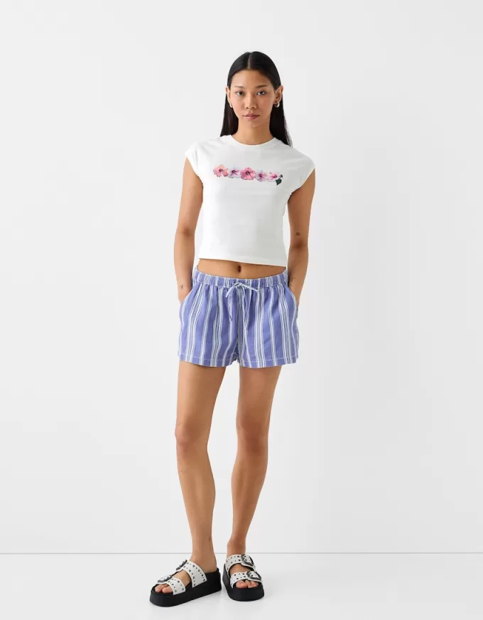 Pantaloni scurți cu detaliu elastic în talie Pantaloni scurți cu detaliu elastic în talie