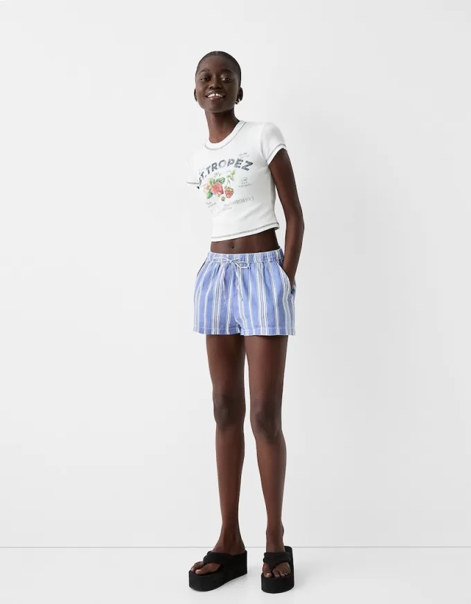 Pantaloni scurți cu detaliu elastic în talie Pantaloni scurți cu detaliu elastic în talie