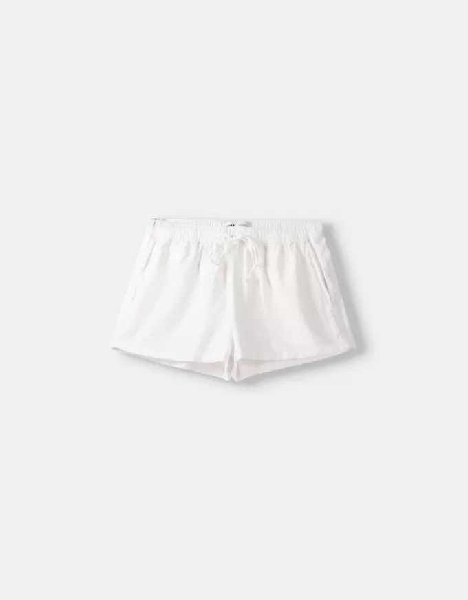 Pantaloni scurți cu detaliu elastic în talie Pantaloni scurți cu detaliu elastic în talie
