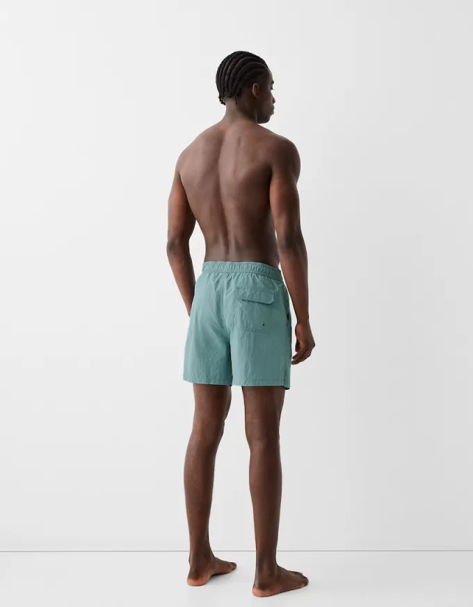 Pantaloni scurți de bord monocromi cu fiti boxy Pantaloni scurți de bord monocromi cu fiti boxy