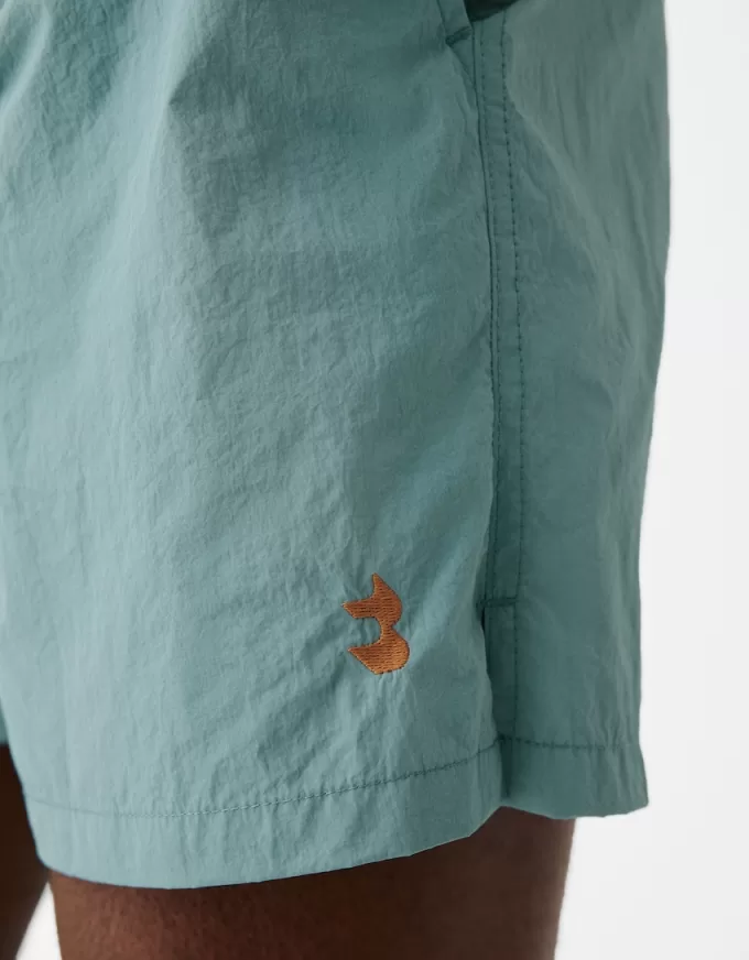 Pantaloni scurți de bord monocromi cu fiti boxy Pantaloni scurți de bord monocromi cu fiti boxy