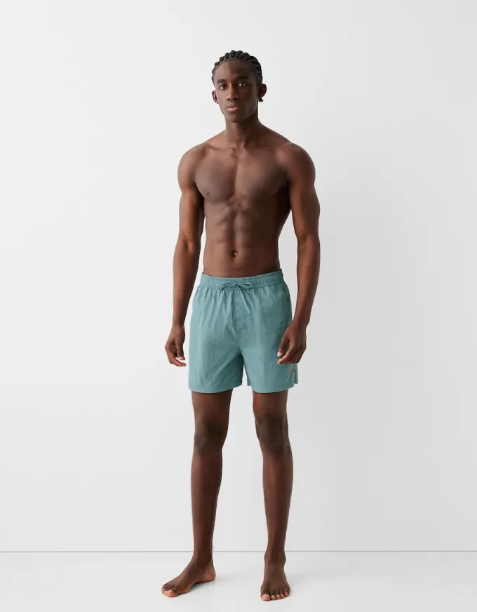 Pantaloni scurți de bord monocromi cu fiti boxy Pantaloni scurți de bord monocromi cu fiti boxy
