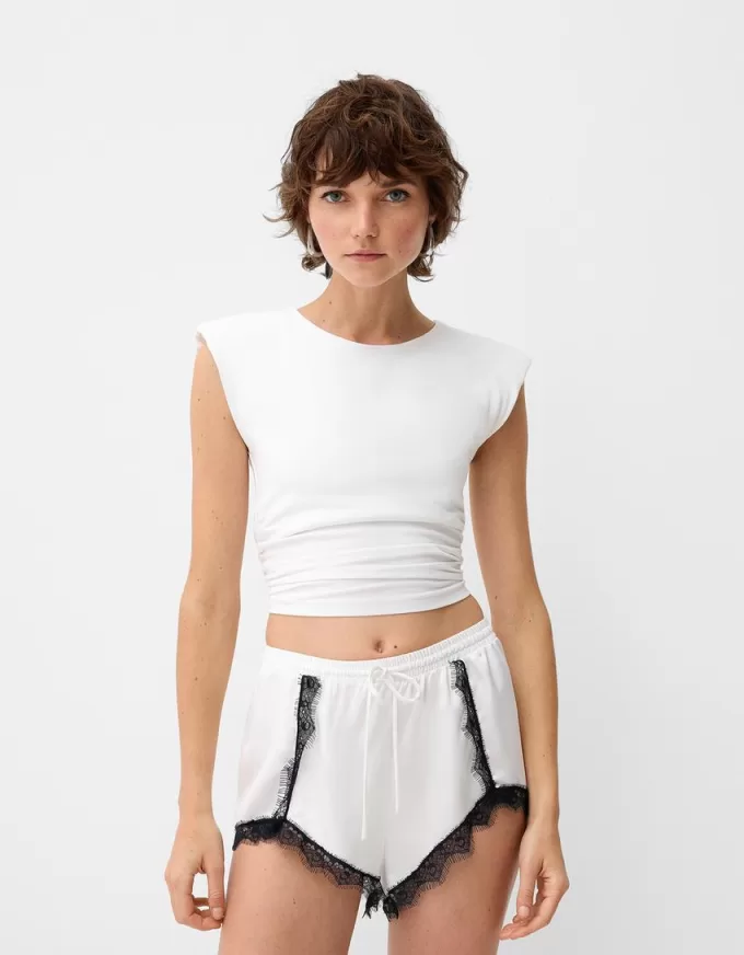 Pantaloni scurți din dantelă din satin Pantaloni scurți din dantelă din satin