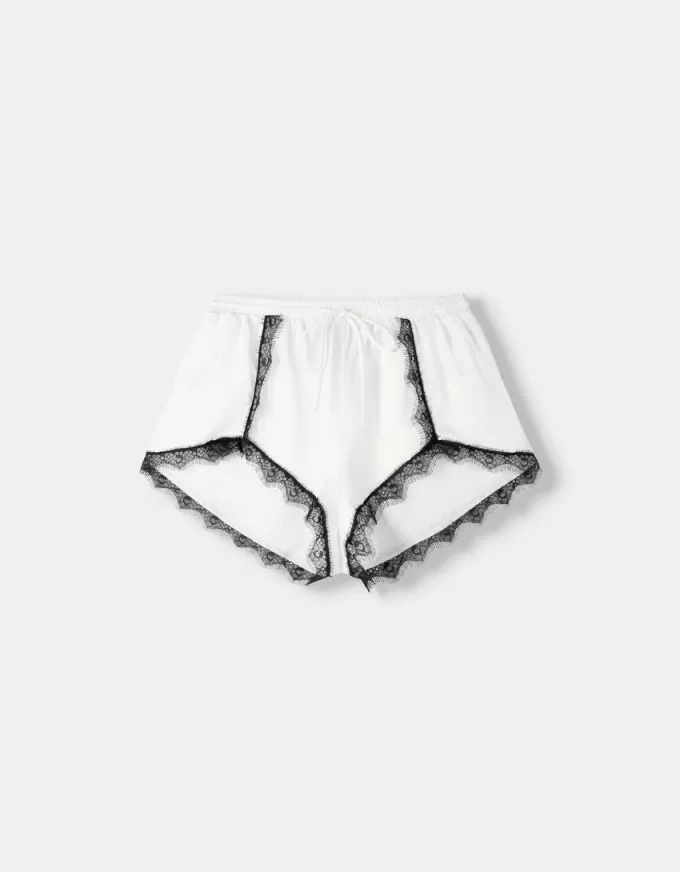Pantaloni scurți din dantelă din satin Pantaloni scurți din dantelă din satin