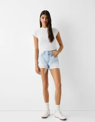 Pantaloni scurți din denim rupt