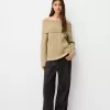 Pulover cu decolteu Bardot din tricot cablu