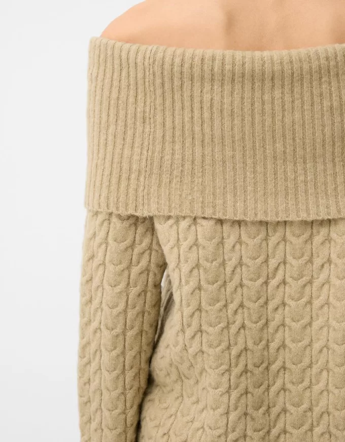 Pulover cu decolteu Bardot din tricot cablu