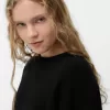 Pulover cu gât roșu la atingere moale