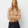 Pulover din chenilia din tricot cablu