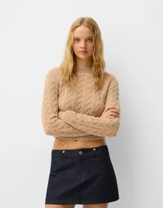 Pulover din chenilia din tricot cablu