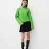 Pulover oversize decupat cu coaste cu gât înalt