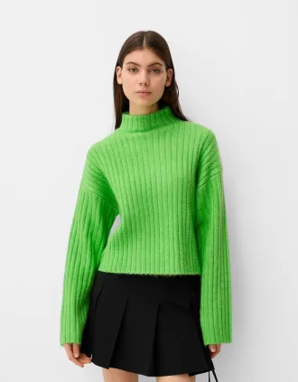 Pulover oversize decupat cu coaste cu gât înalt