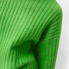 Pulover oversize decupat cu coaste cu gât înalt