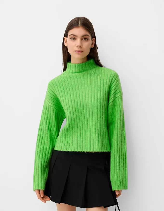 Pulover oversize decupat cu coaste cu gât înalt