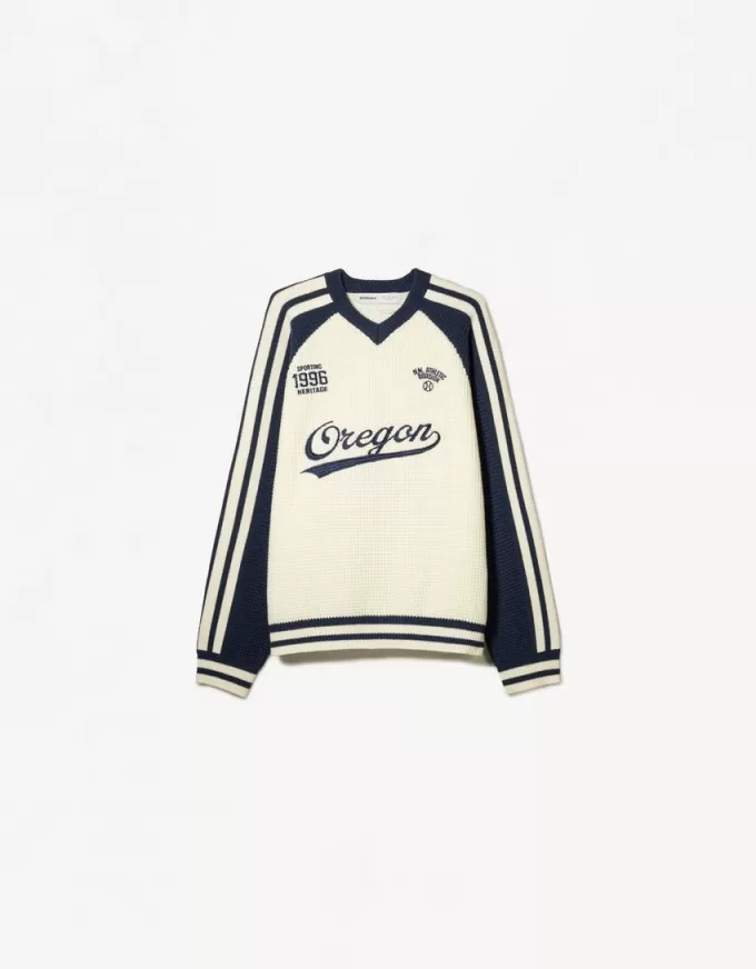 Pulover texturat cu imprimeu sport retro Pulover texturat cu imprimeu sport retro