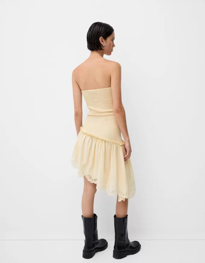 Rochie asimetrică cu detaliu elastic învârtit Rochie asimetrică cu detaliu elastic învârtit