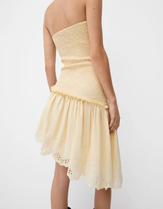 Rochie asimetrică cu detaliu elastic învârtit Rochie asimetrică cu detaliu elastic învârtit