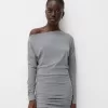Rochie asimetrică cu mânecă lungă Rochie asimetrică cu mânecă lungă