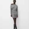 Rochie asimetrică cu mânecă lungă Rochie asimetrică cu mânecă lungă