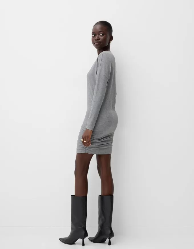 Rochie asimetrică cu mânecă lungă Rochie asimetrică cu mânecă lungă