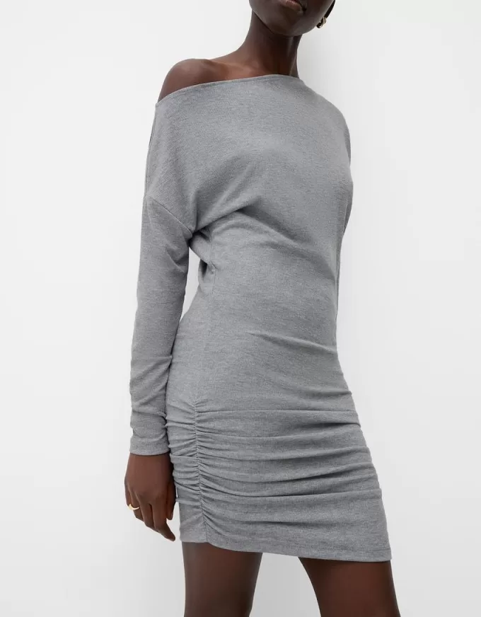 Rochie asimetrică cu mânecă lungă Rochie asimetrică cu mânecă lungă
