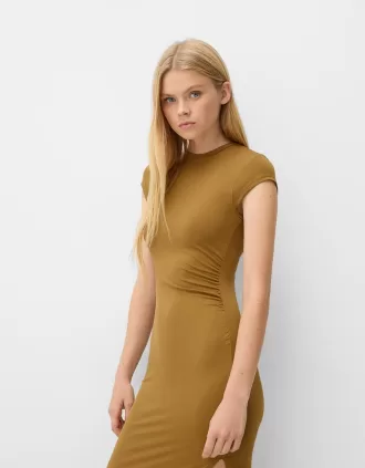 Rochie maxi strânsă, cu fantă laterală