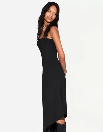 Rochie midi asimetrică fără umeri