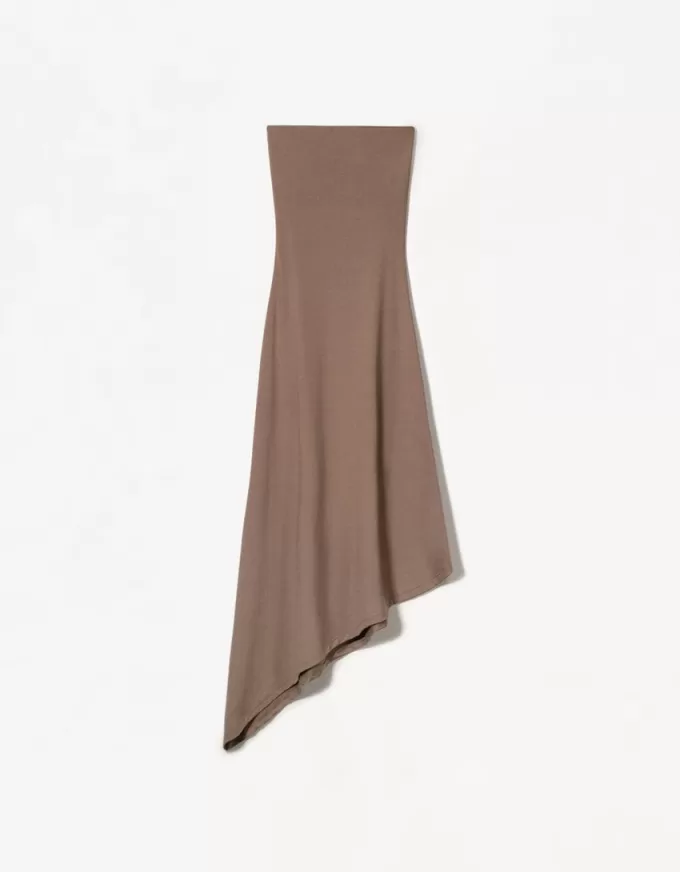 Rochie midi asimetrică fără umeri Rochie midi asimetrică fără umeri