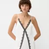 Rochie midi din dantela satinata Rochie midi din dantela satinata