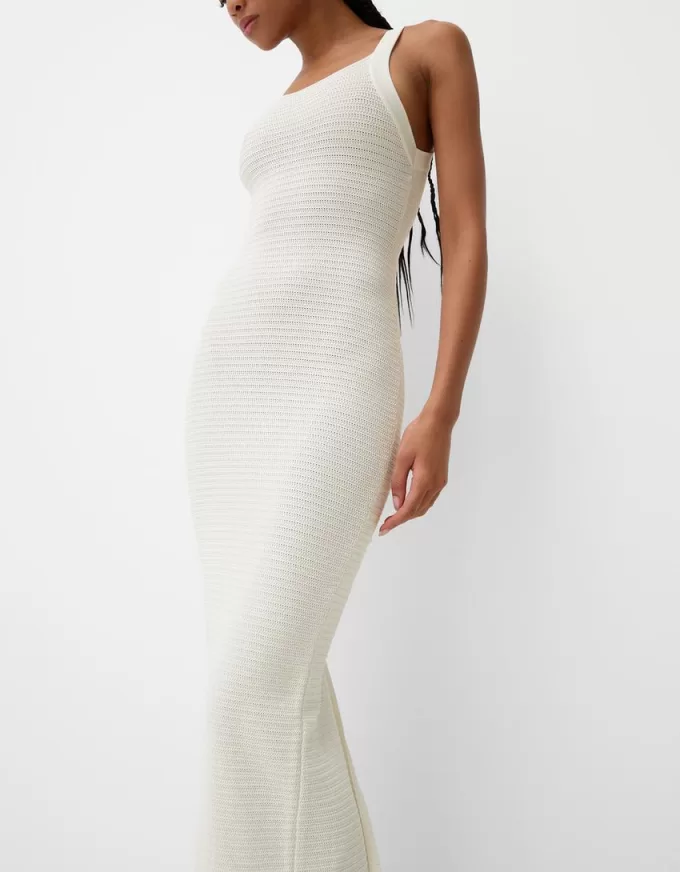 Rochie midi din tricot deschis cu bretele Rochie midi din tricot deschis cu bretele