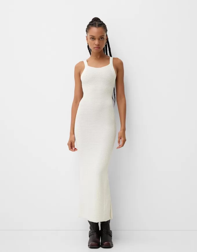 Rochie midi din tricot deschis cu bretele Rochie midi din tricot deschis cu bretele