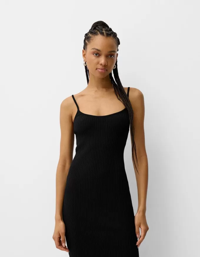 Rochie midi tricotată cu mărgele Rochie midi tricotată cu mărgele
