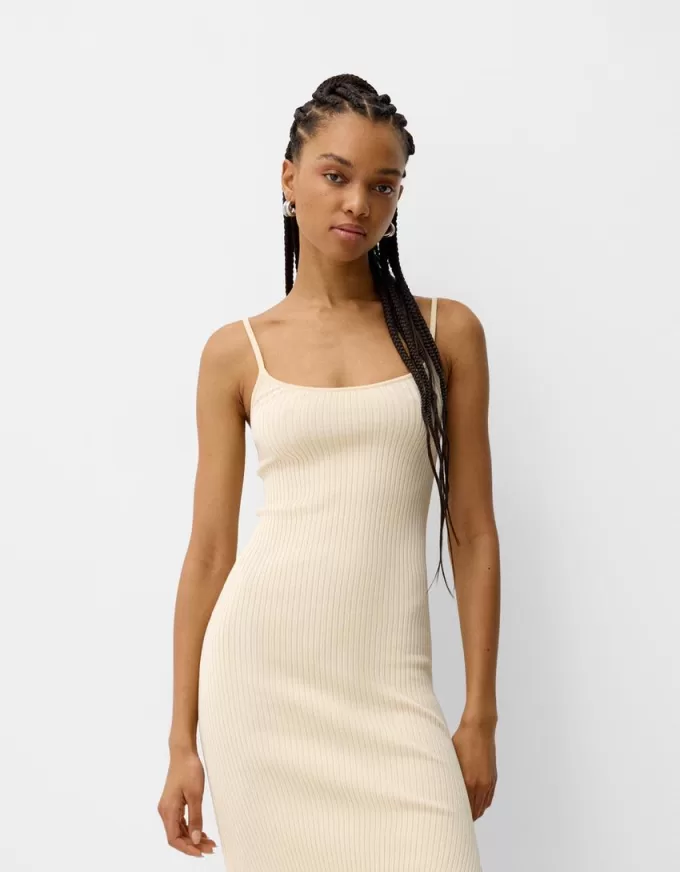 Rochie midi tricotată cu mărgele Rochie midi tricotată cu mărgele