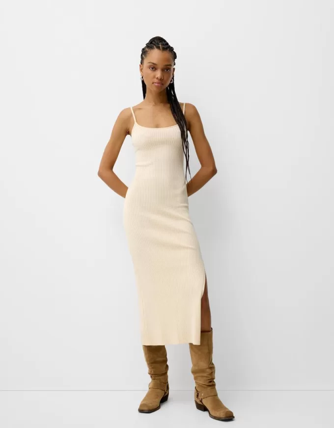 Rochie midi tricotată cu mărgele Rochie midi tricotată cu mărgele