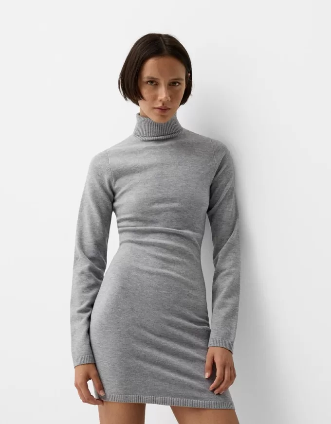 Rochie mini cu gat inalt Rochie mini cu gat inalt