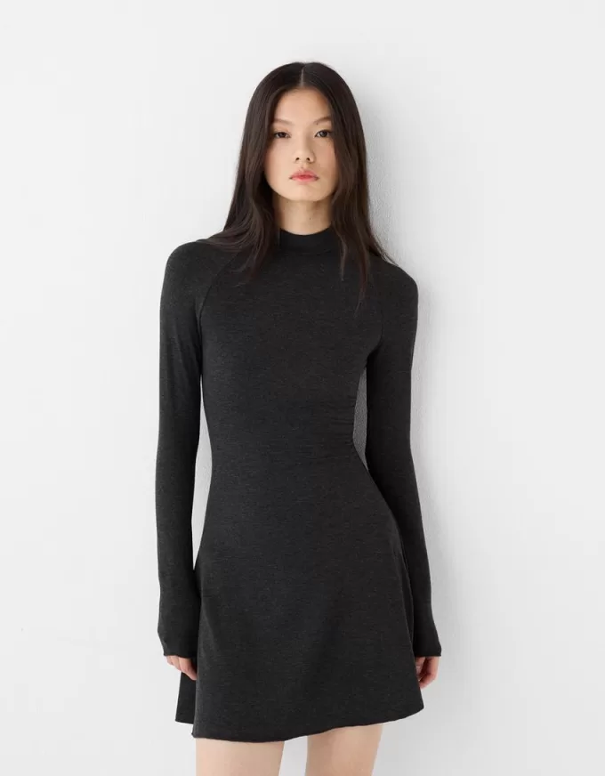 Rochie mini cu gat inalt Rochie mini cu gat inalt