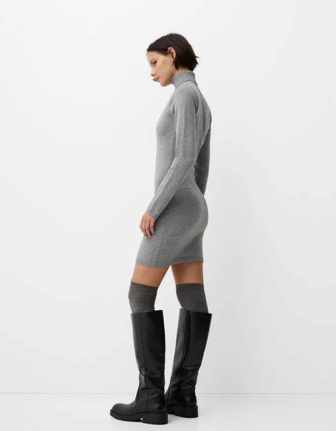 Rochie mini cu gat inalt Rochie mini cu gat inalt